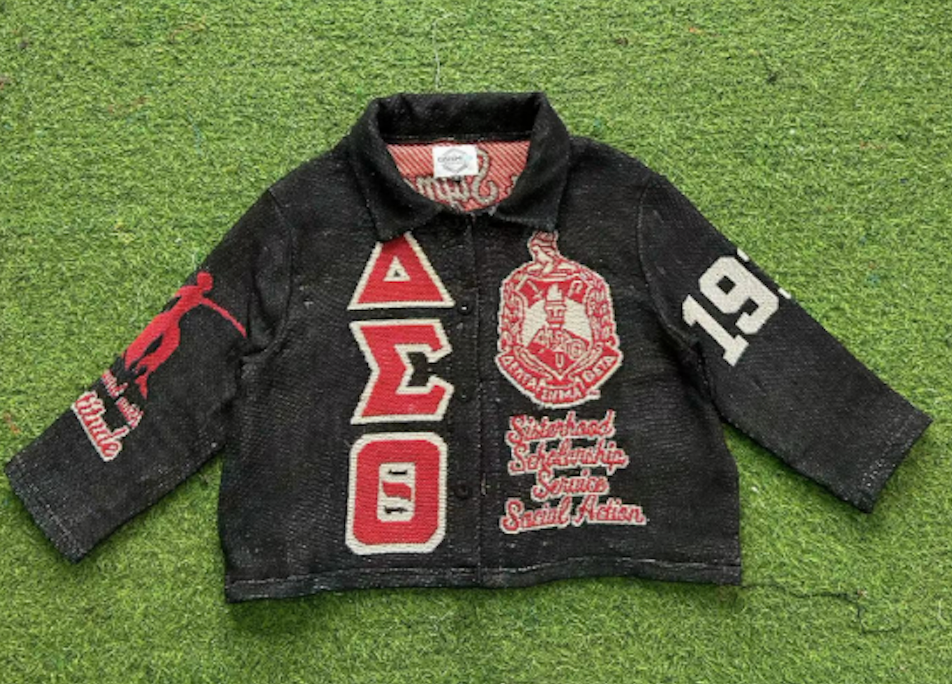 Delta Sigma Theta Sorority, Inc. Black Tapestry Shirt